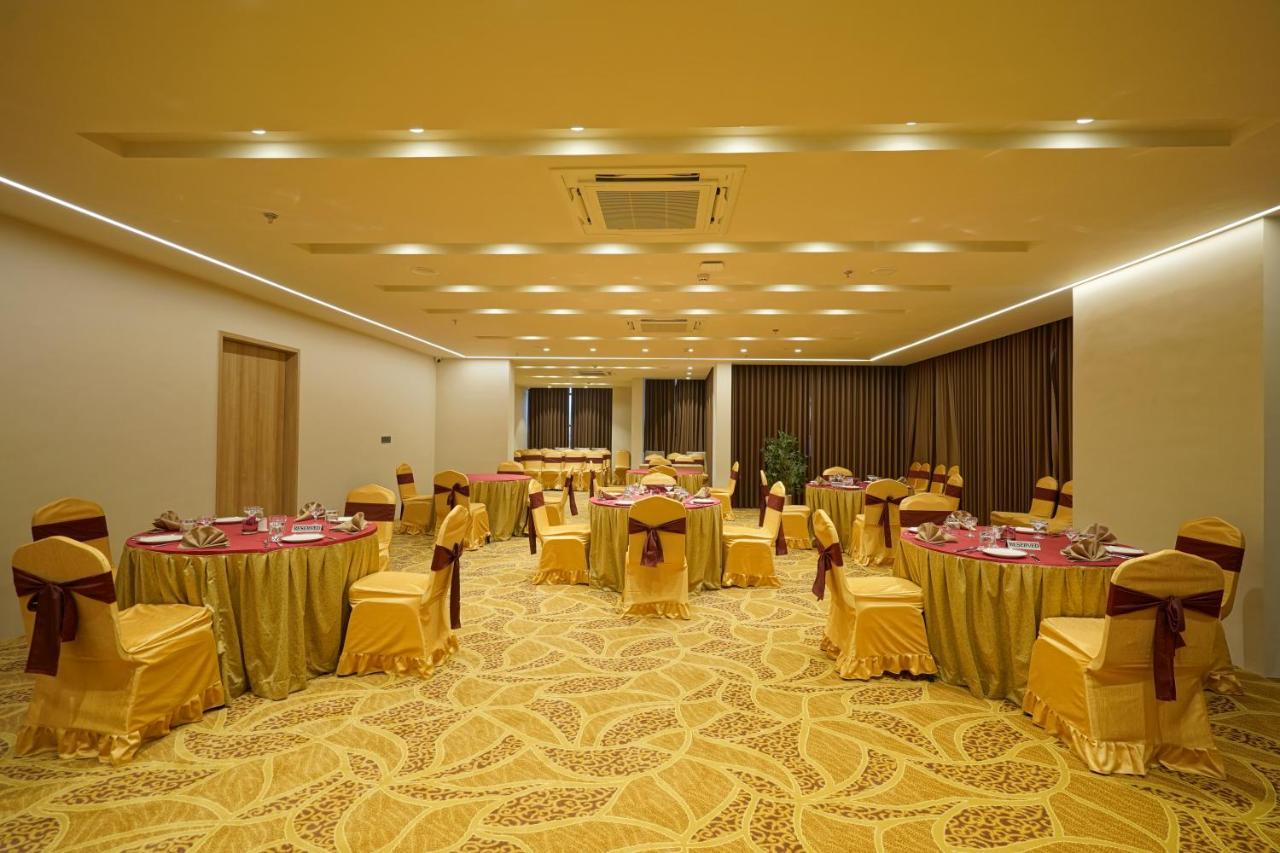 ראג'קוט The Galleria Hotel מראה חיצוני תמונה