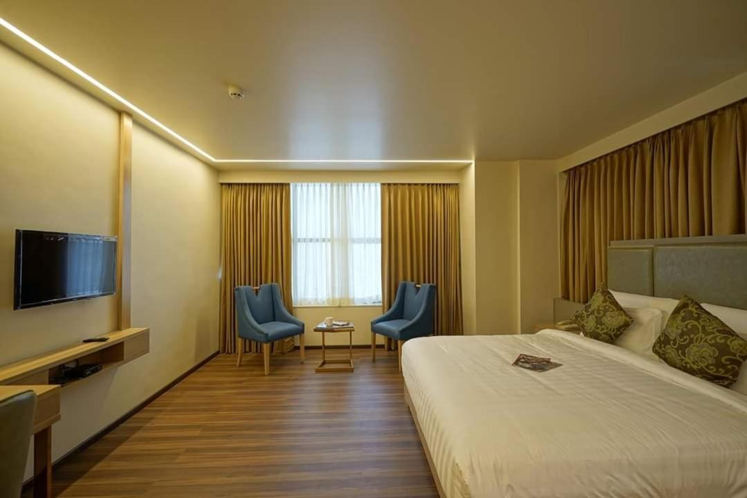ראג'קוט The Galleria Hotel מראה חיצוני תמונה